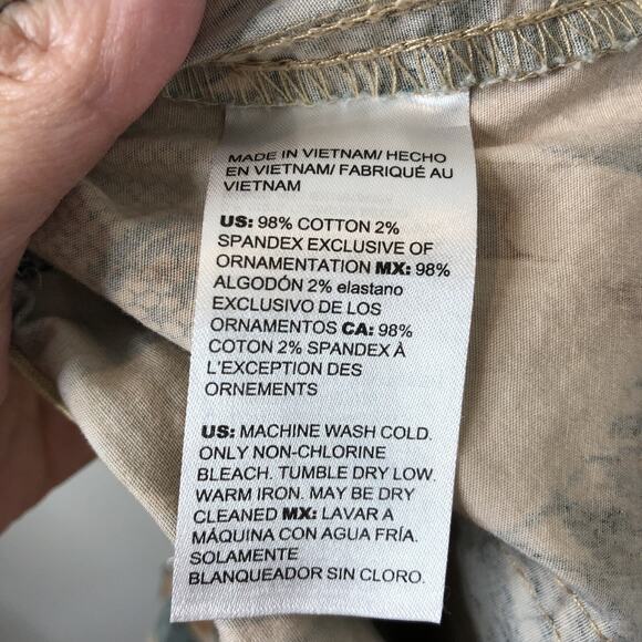 Chico's Women's Palm Patterned Capri Roll-Cuff Stretch Waist Pants 2 (U.S. 12) - Picture 8 of 9